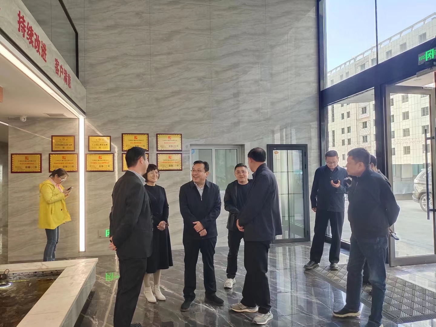 4月23日，市科技局黨組書記、局長張貞祥蒞臨園區(qū)調(diào)研指導工作