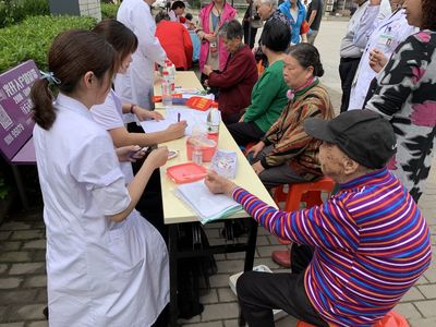 健康咨詢進社區，每月服務暖人心